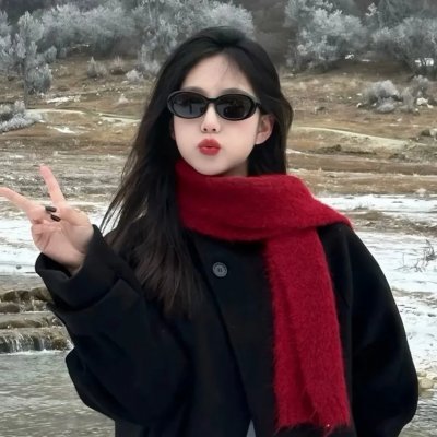 使用下方 20 个影片名，按顺序一一对应，不要改动片名文字，只根据片名和括号内类型提示来虚构全新的故事内容： 坦克大会战 美的世界 异变 古庙倩魂 不明身份 盛情款待 下辈子我再好好过 第三季 陌生女人的电话 恋与枪弹 竞赛迪纳员 踢踏人生 合并 逃走的女人 超级男女 群居姐妹 我们的歌手2015 冰雪狙击 狄俄尼索斯 维修站的历史：两秒发车 阿甲晒命